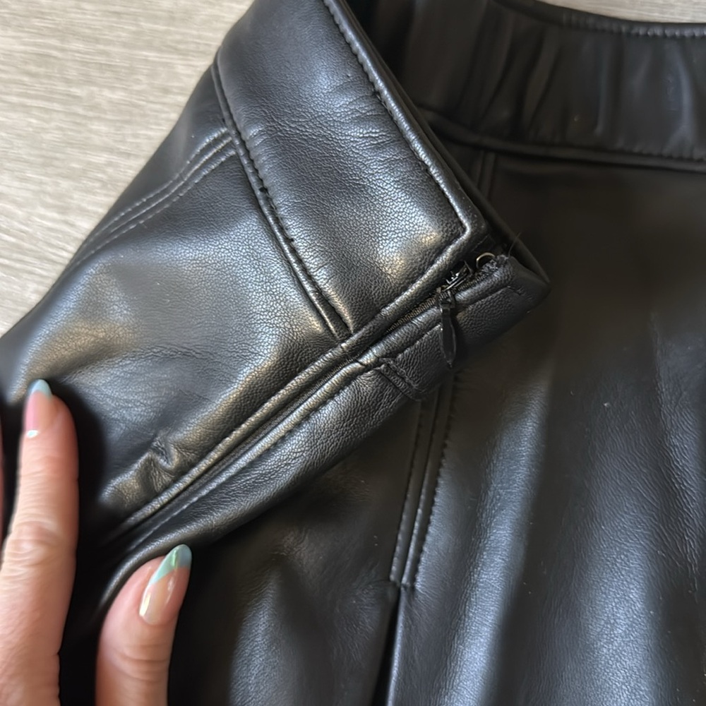 Hollister Faux Leather Black Pleated Skirt Size Small - Picture 7 of 7